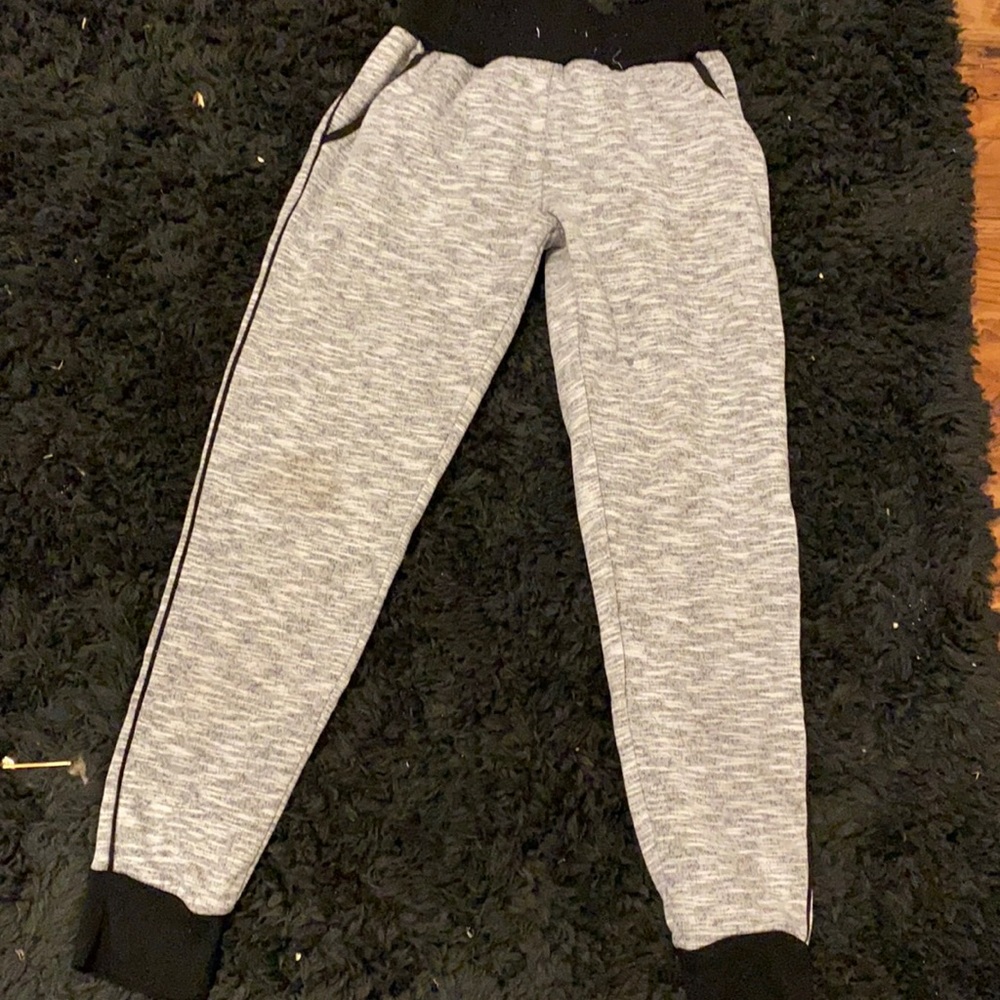 Gray and black sweats for juniors